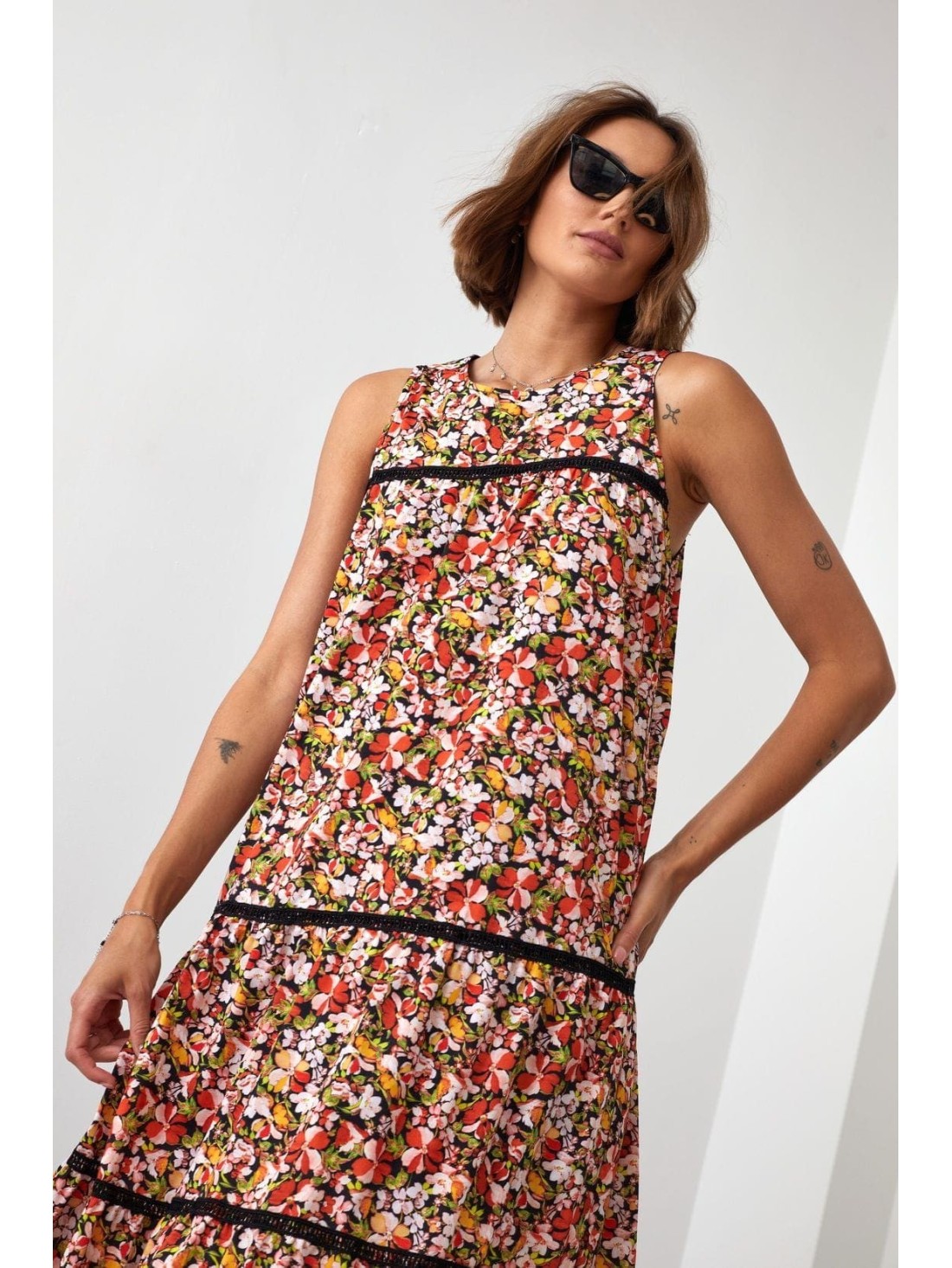 Trapezoid summer dress with flowers, black and orange 3078 - Online store - Boutique